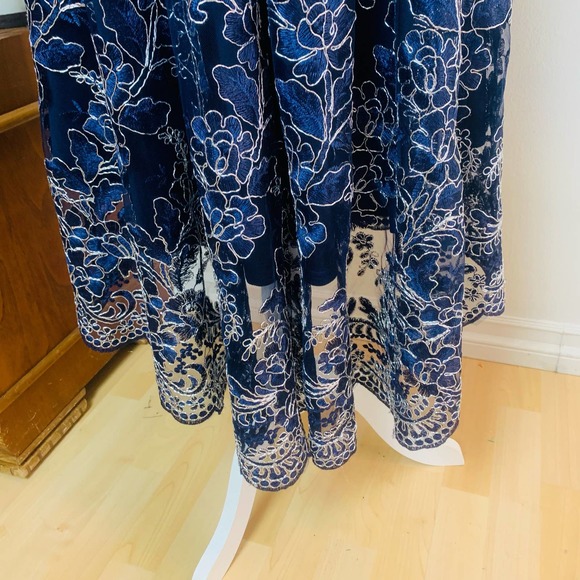 City Goddess London Embroidered Lace Midi Bardot Dip Hem Dress Formal Navy Sz 10 - Picture 11 of 15